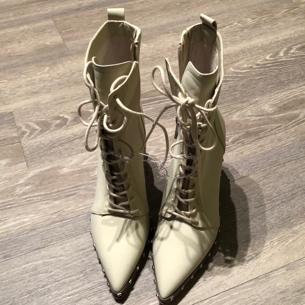 Charles by Charles David Duffy Boot CREAM COLOR SIZE 7